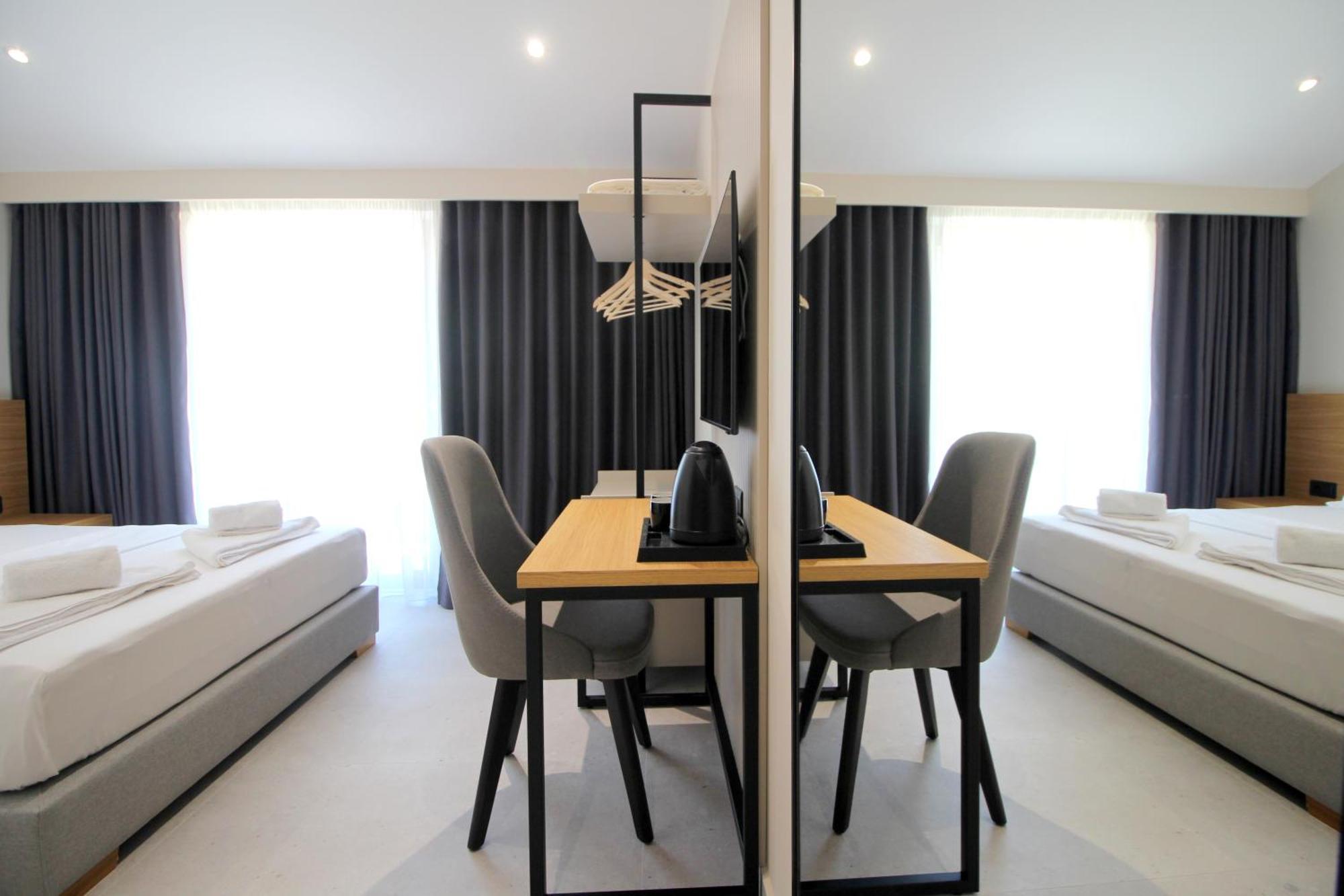 Niklas Boutique Hotel Sarandë エクステリア 写真